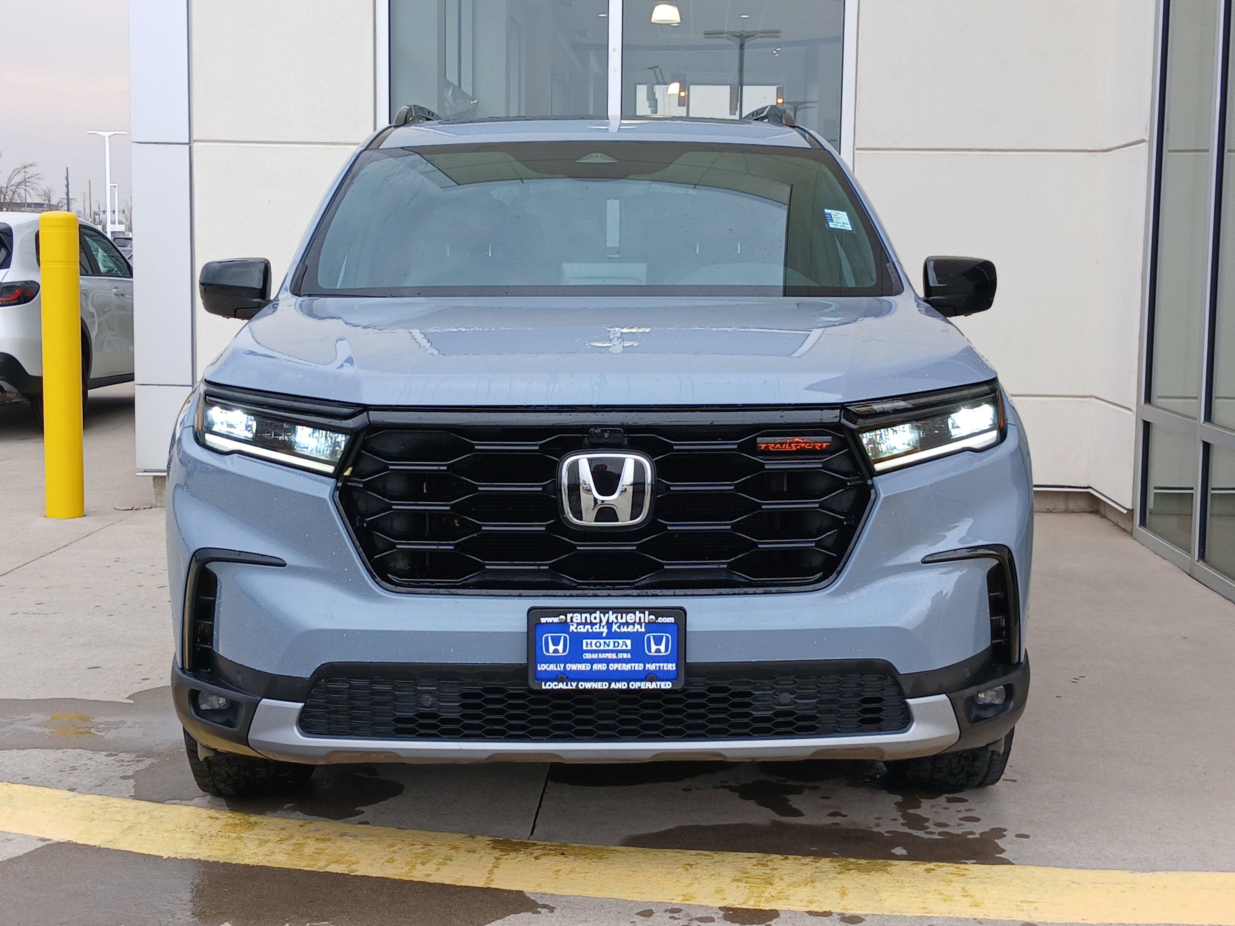 Used 2025 Honda Pilot TrailSport image 4