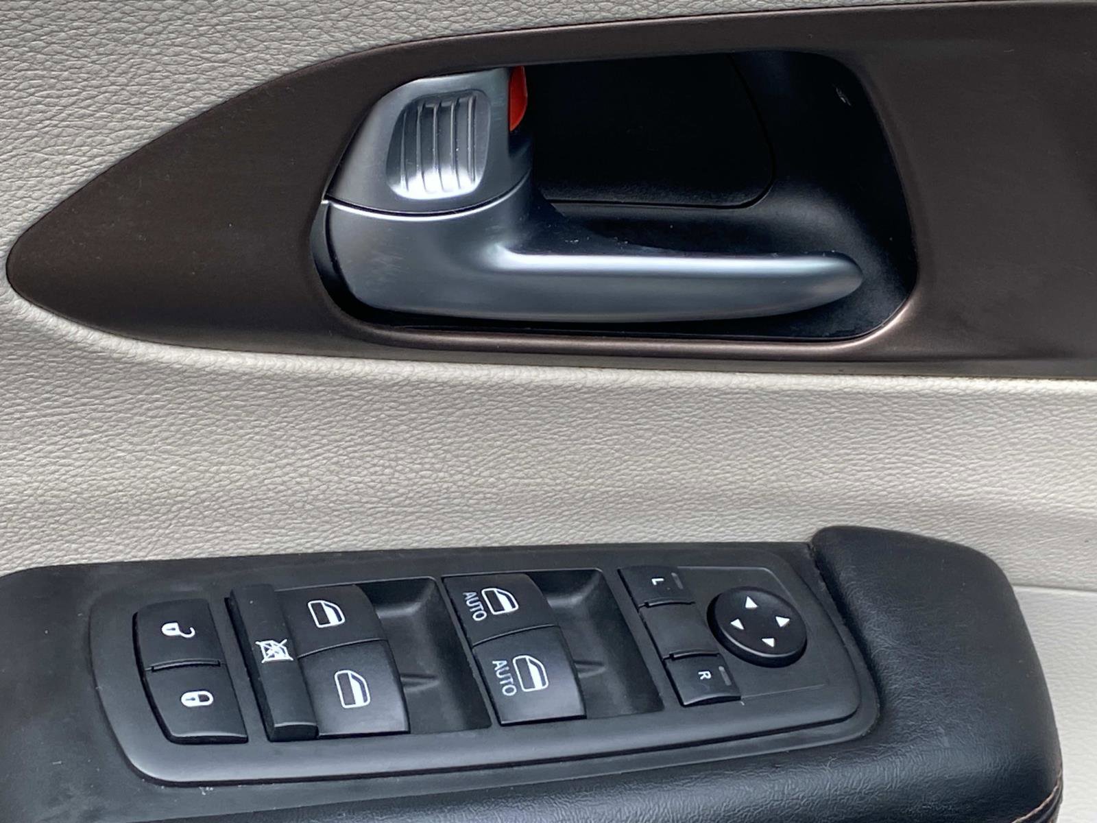 Used 2019 Chrysler Pacifica Touring-L FWD image 26