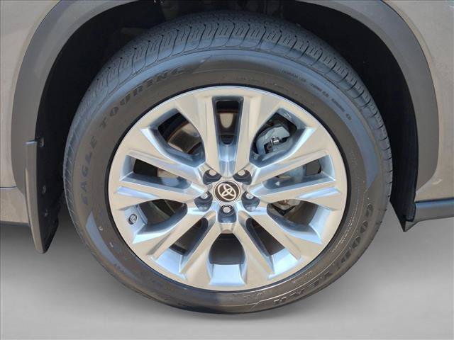 Used 2023 Toyota Highlander Limited AWD/4WD image 22