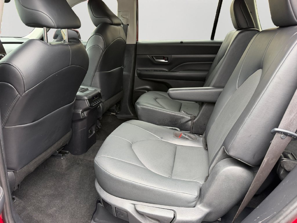 Used 2024 Toyota Grand Highlander AWD image 12