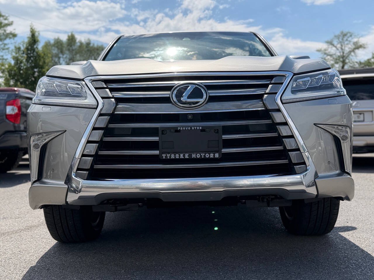 Used 2017 Lexus LX 570 4WD w/ Luxury Package image 4