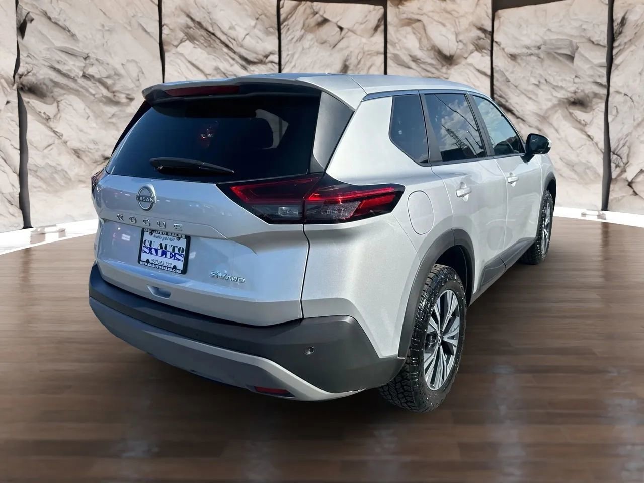 Used 2023 Nissan Rogue SV image 5