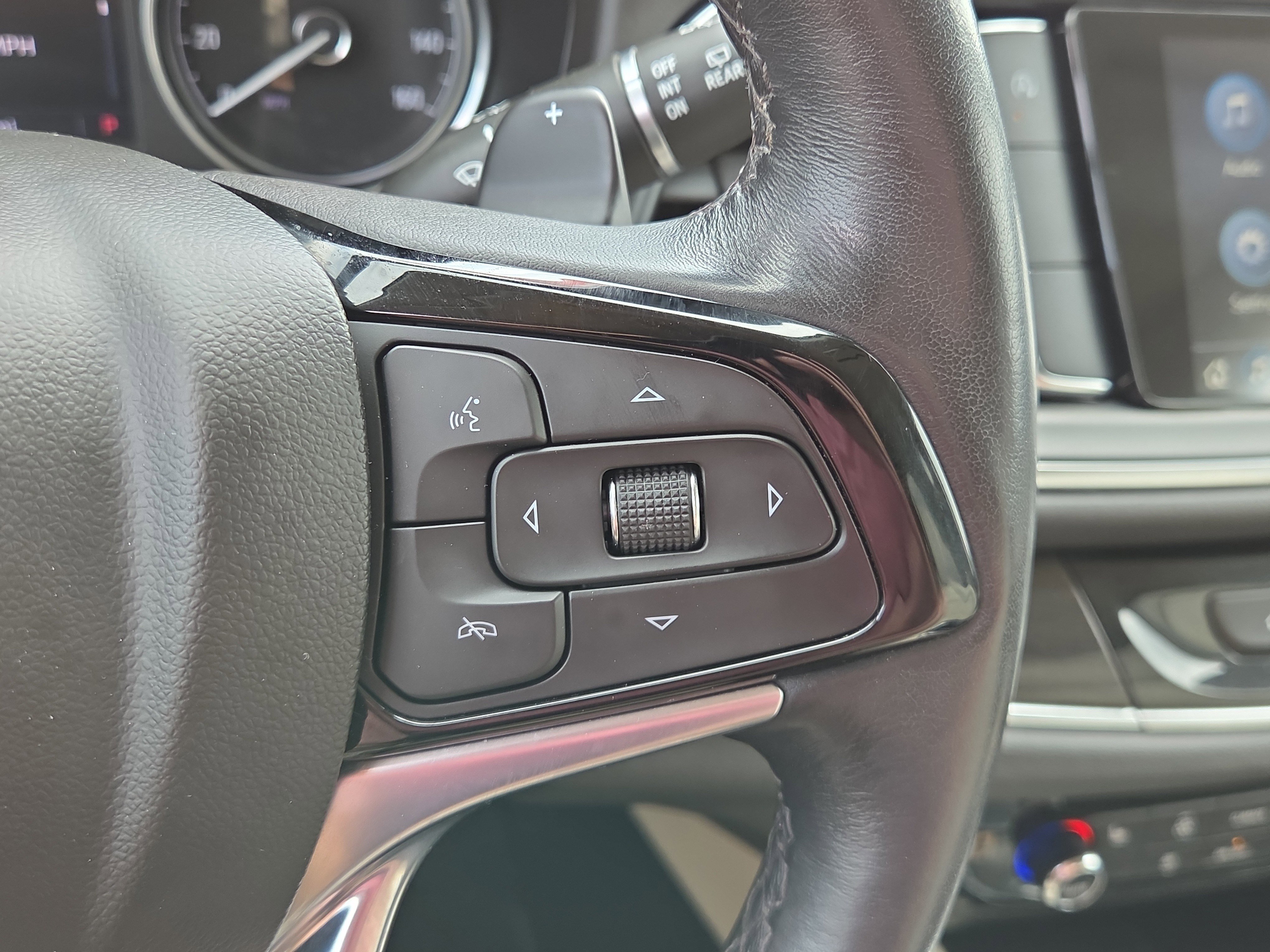Used 2023 Buick Enclave Essence image 22