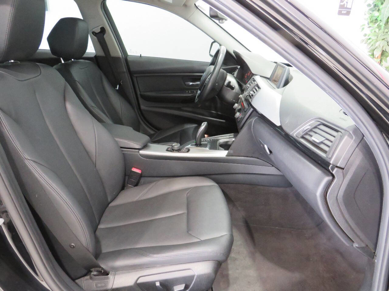 Used 2015 BMW 328i xDrive Sedan AWD/4WD image 11