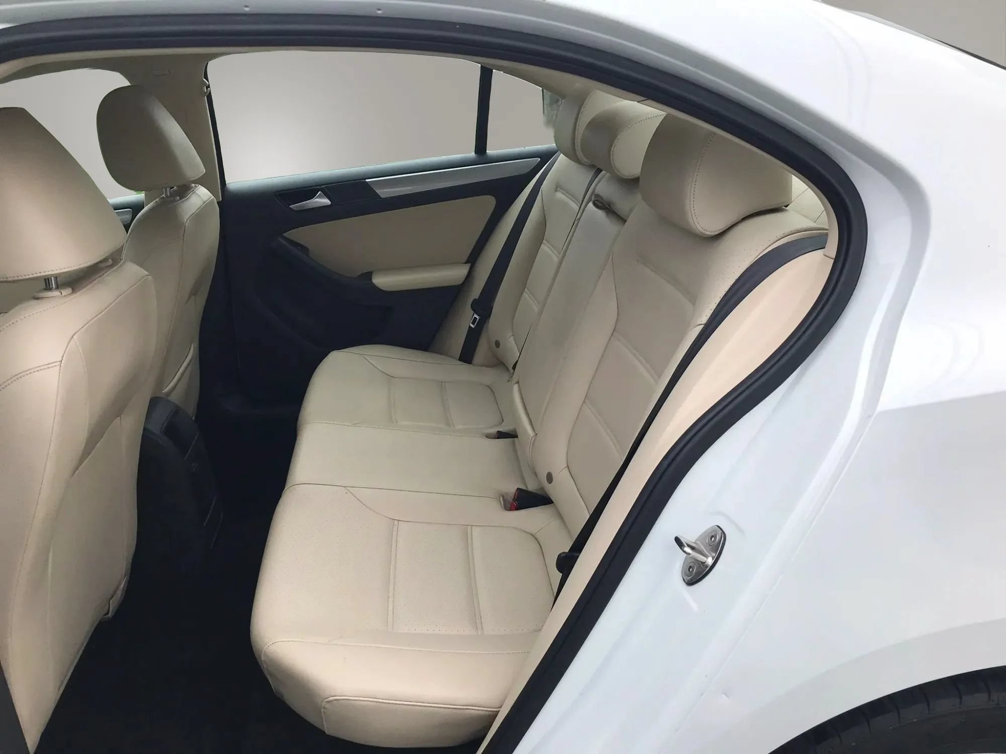 Used 2017 Volkswagen Jetta SE FWD image 3