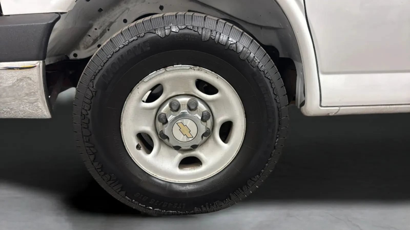 Used 2004 Chevrolet Express 3500 Extended Passenger w/ LS Preferred Equipment Group RWD image 27