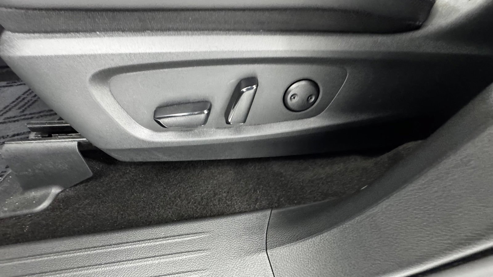 Certified 2025 Nissan Pathfinder Platinum AWD/4WD image 11