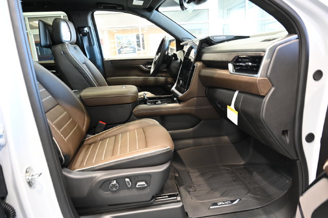 New 2026 GMC Yukon XL Denali Ultimate AWD/4WD image 13