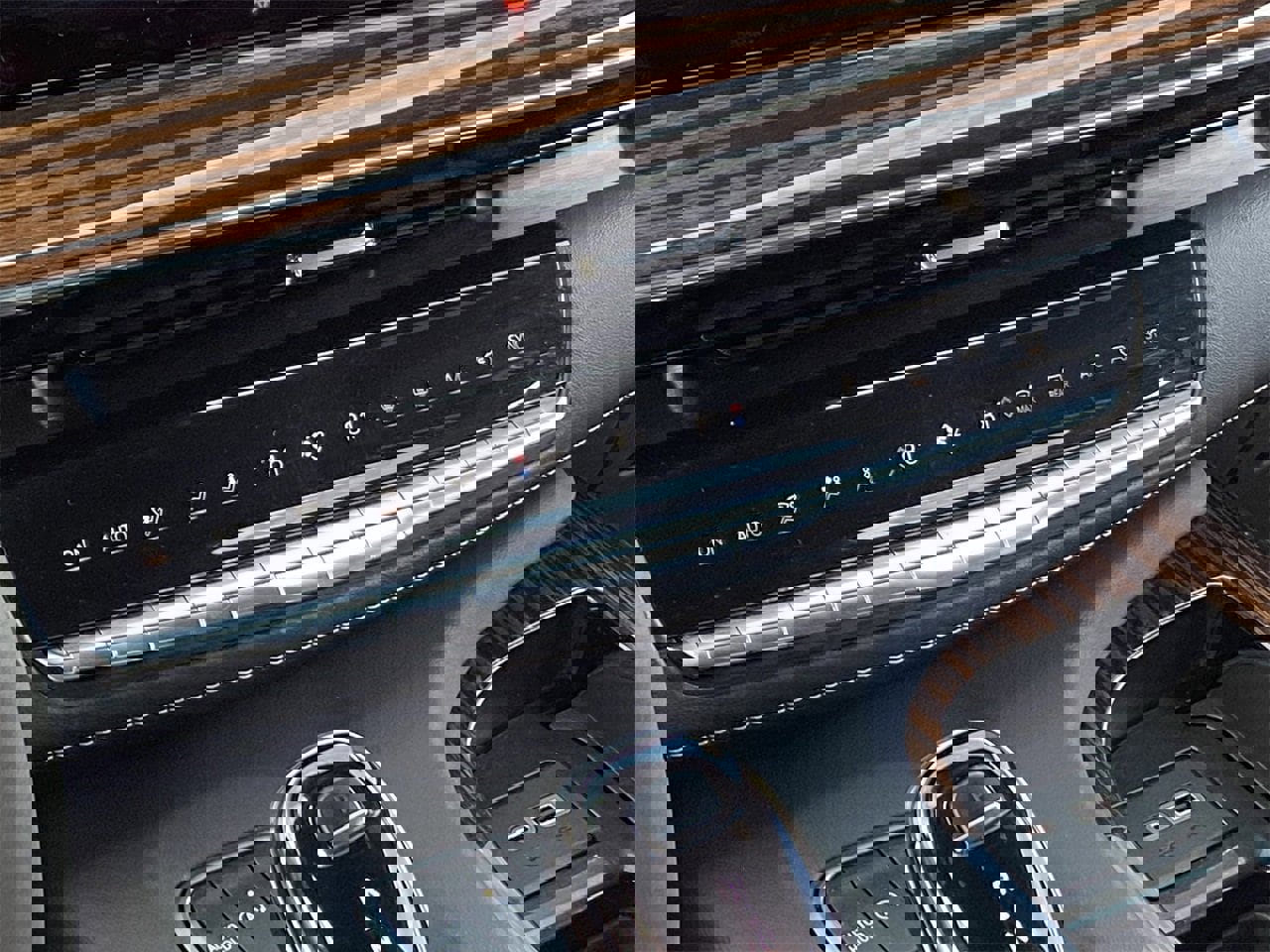 Used 2022 Cadillac Escalade Premium Luxury w/ Performance Package image 31