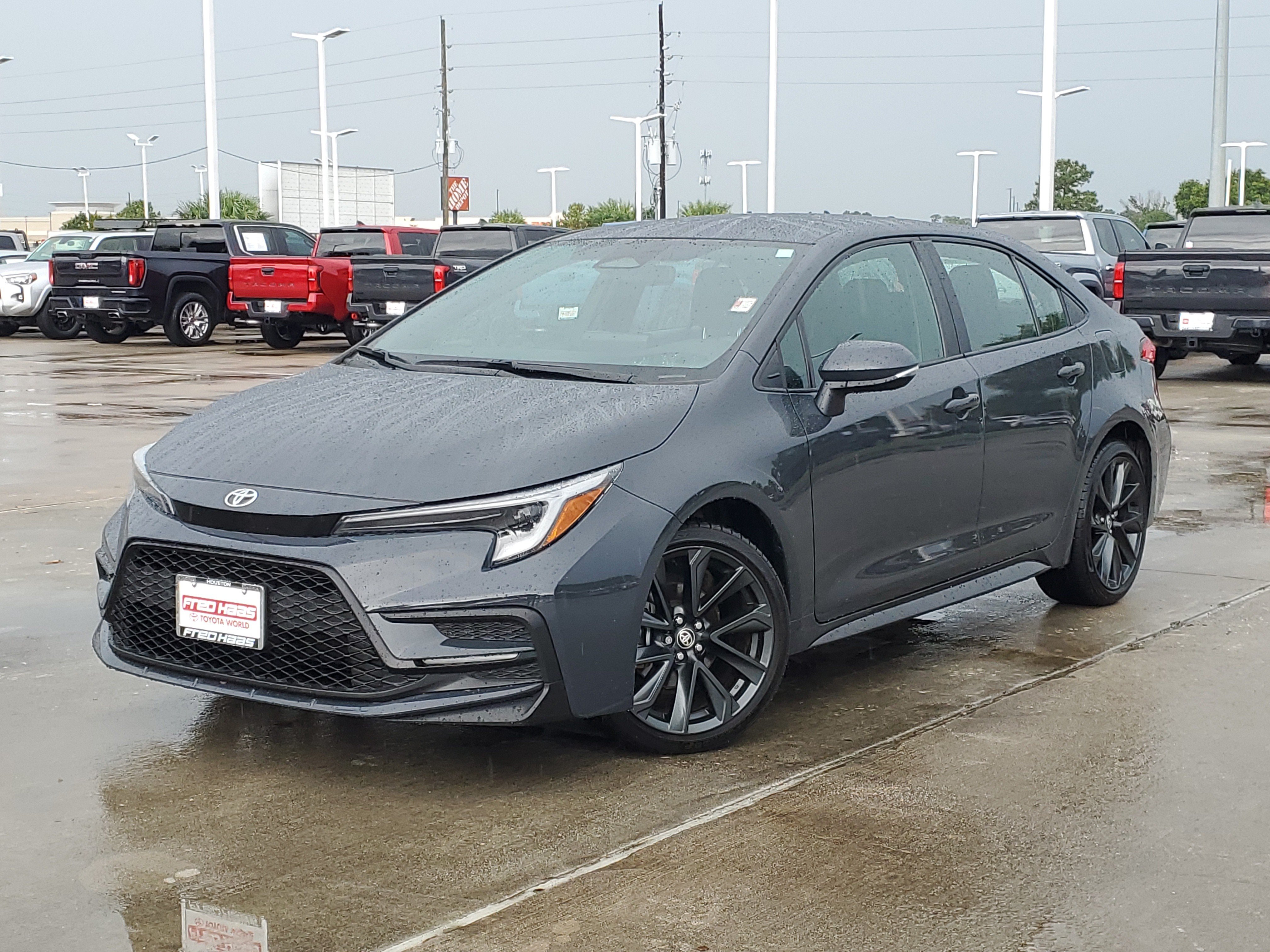 Used 2025 Toyota Corolla SE FWD image 2