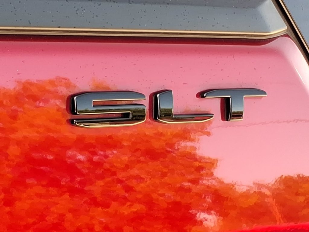 Used 2024 GMC Terrain SLT w/ Elevation Edition FWD image 11