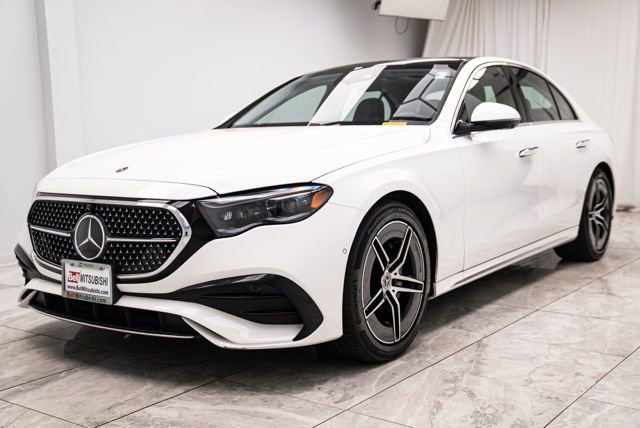 Used 2025 Mercedes-Benz E 350 4MATIC Sedan image 4