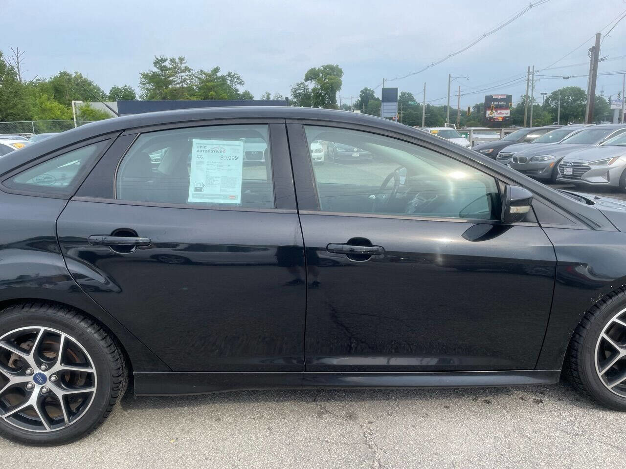 Used 2015 Ford Focus SE w/ SE Sport Package image 4