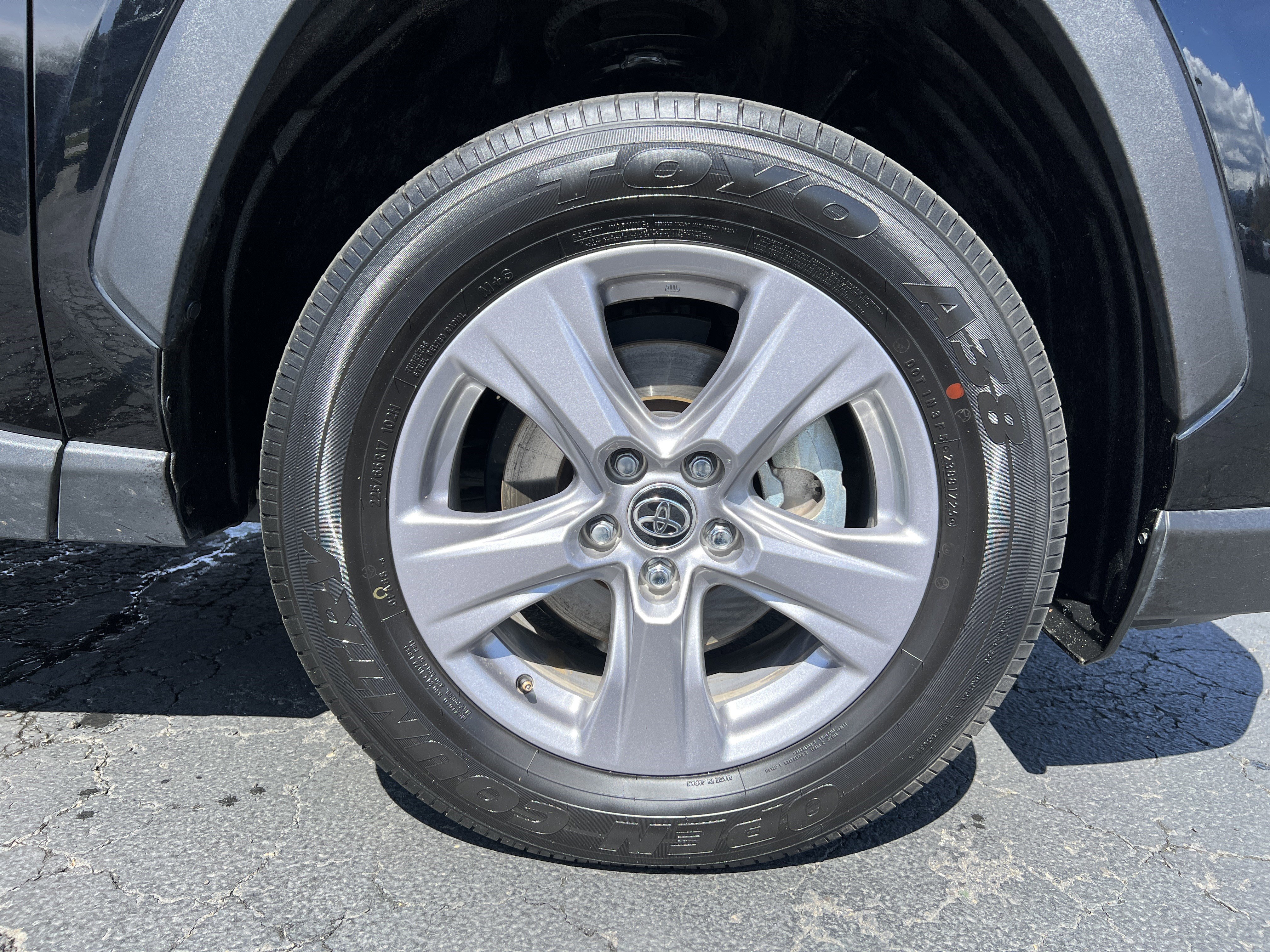 Used 2025 Toyota RAV4 XLE AWD/4WD image 10