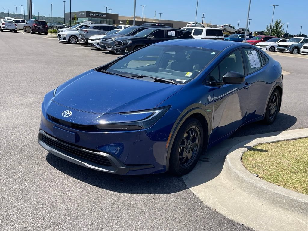 Used 2023 Toyota Prius LE FWD image 3