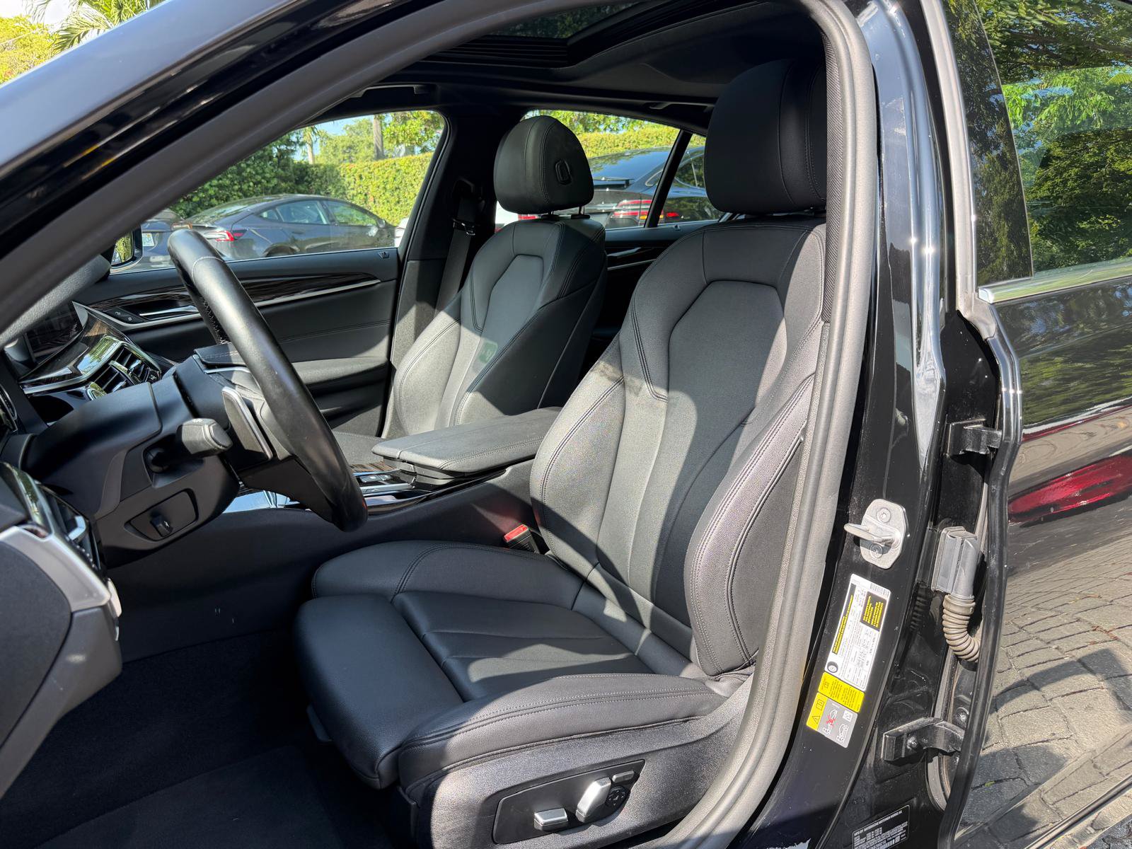 Used 2019 BMW 530e RWD image 25