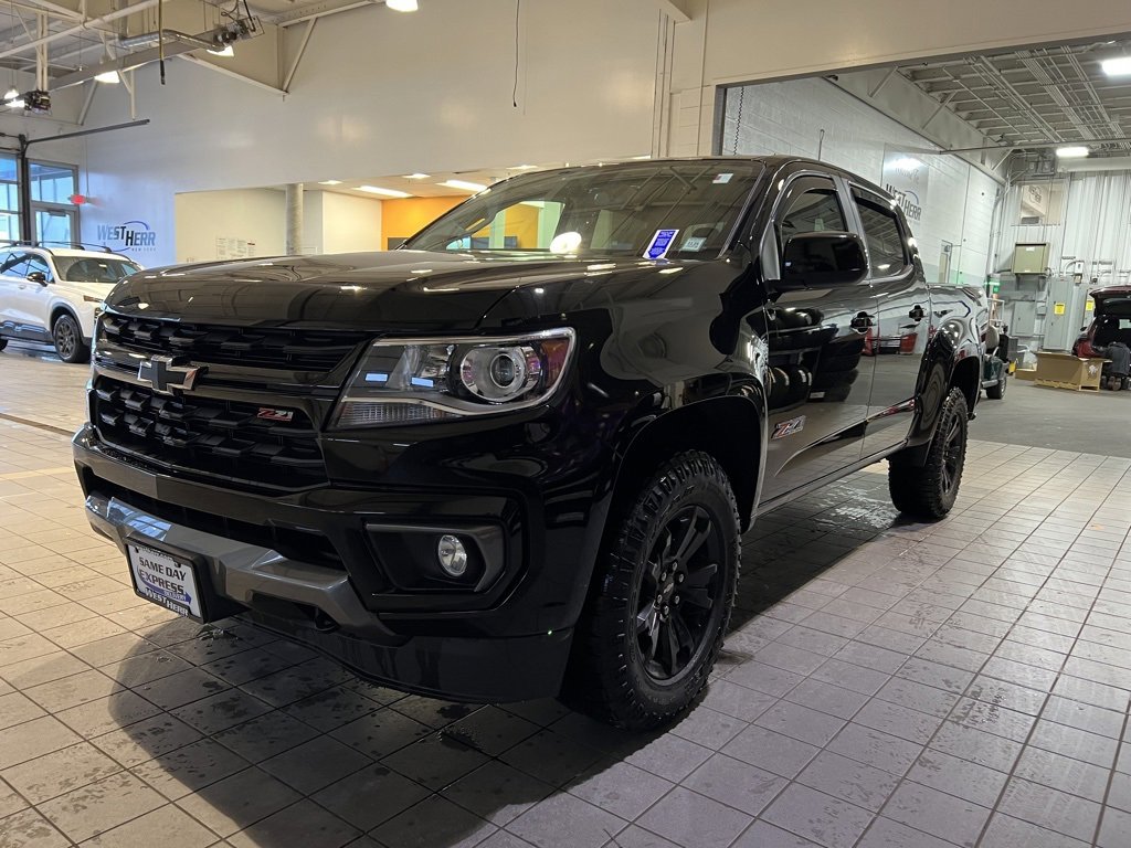 Used 2022 Chevrolet Colorado Z71 w/ Z71 Midnight Edition image 4
