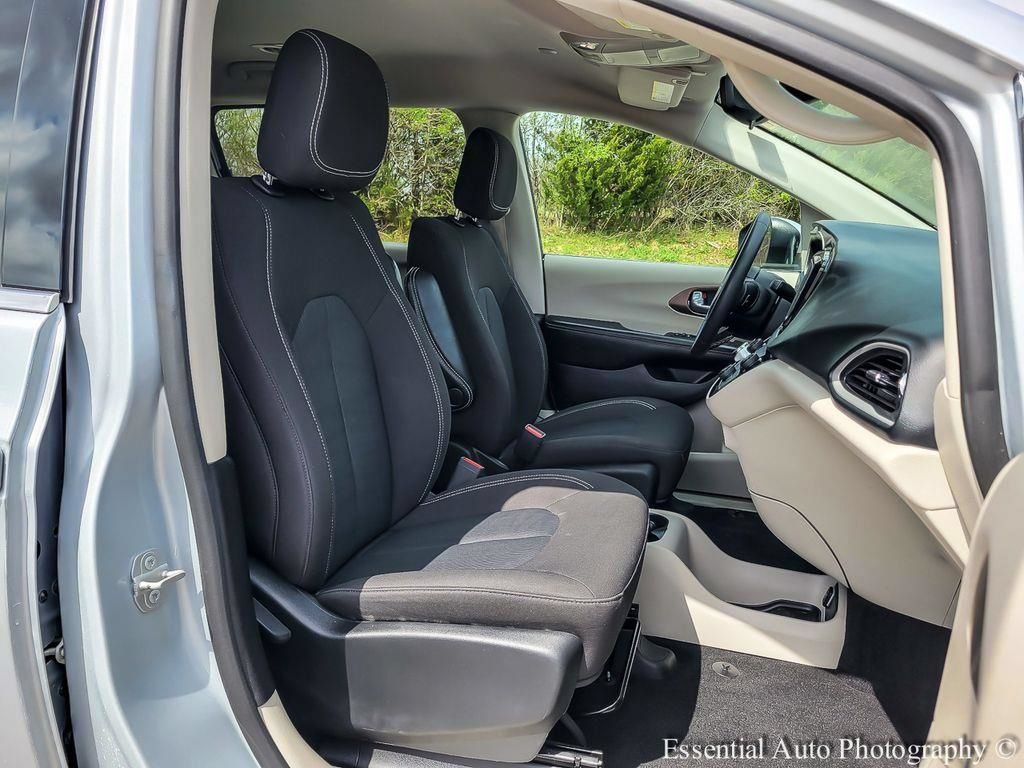 Used 2023 Chrysler Voyager LX FWD image 32