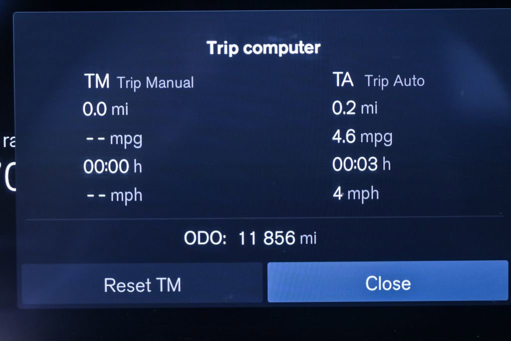 Certified 2025 Volvo XC40 B5 Plus image 13