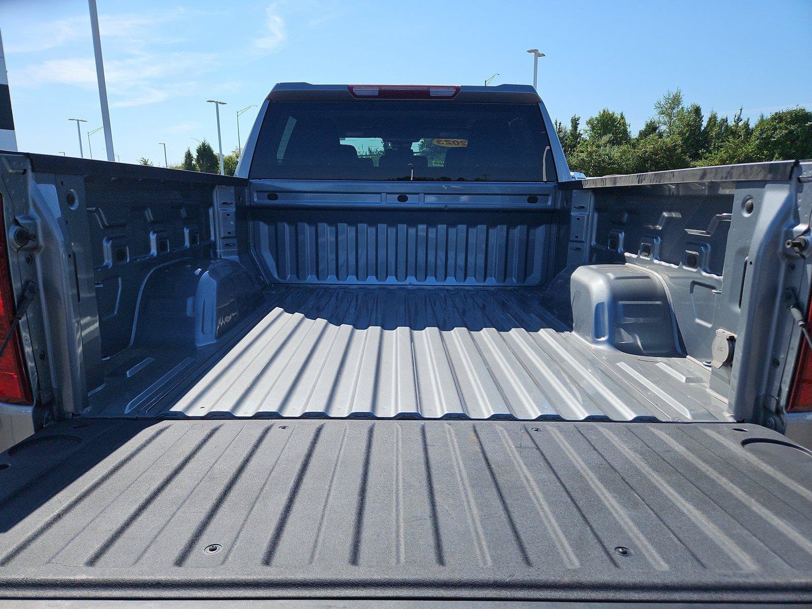 Used 2023 Chevrolet Silverado 1500 LT AWD/4WD image 8