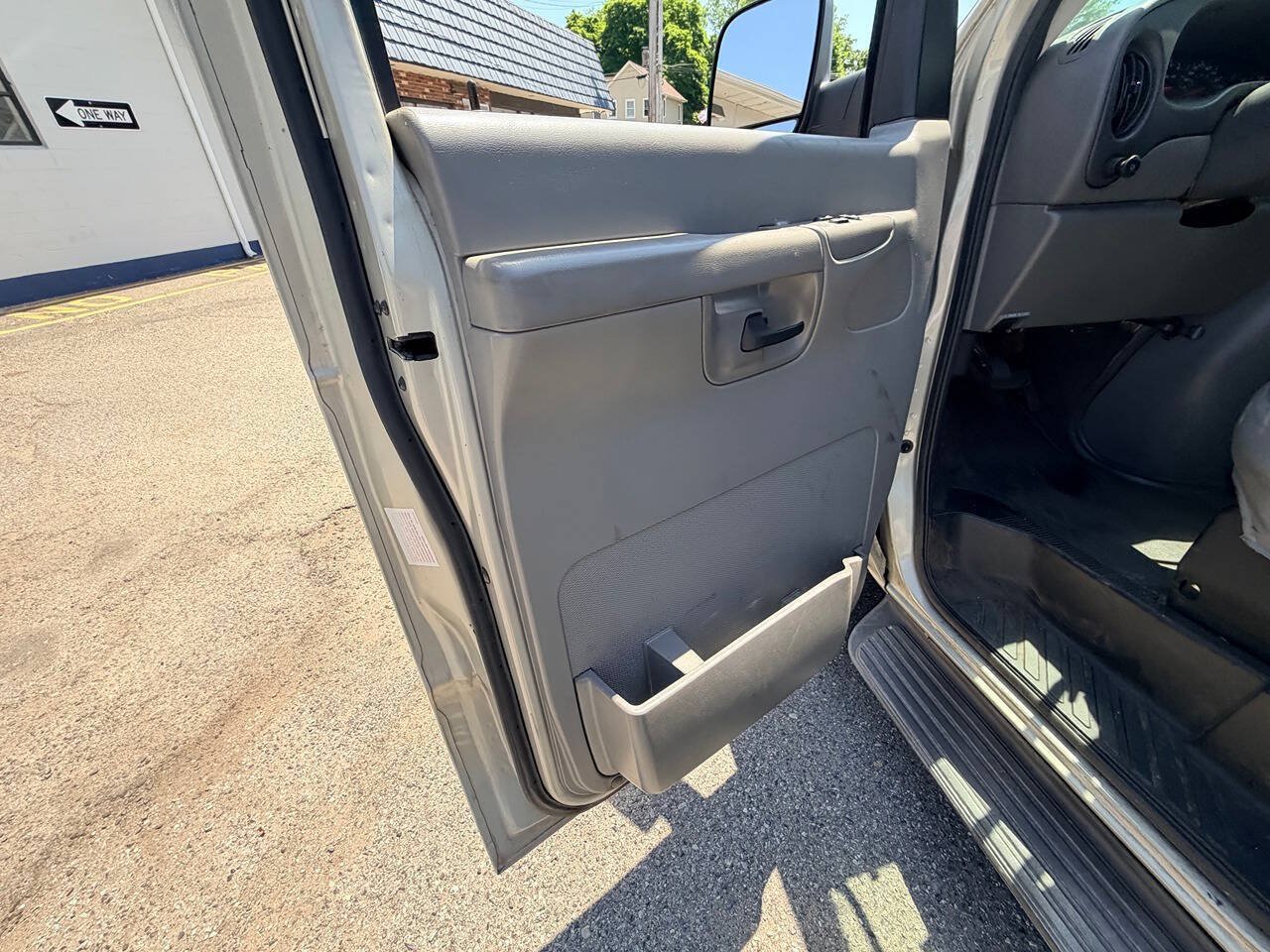Used 2006 Ford E-350 and Econoline 350 XL RWD image 39