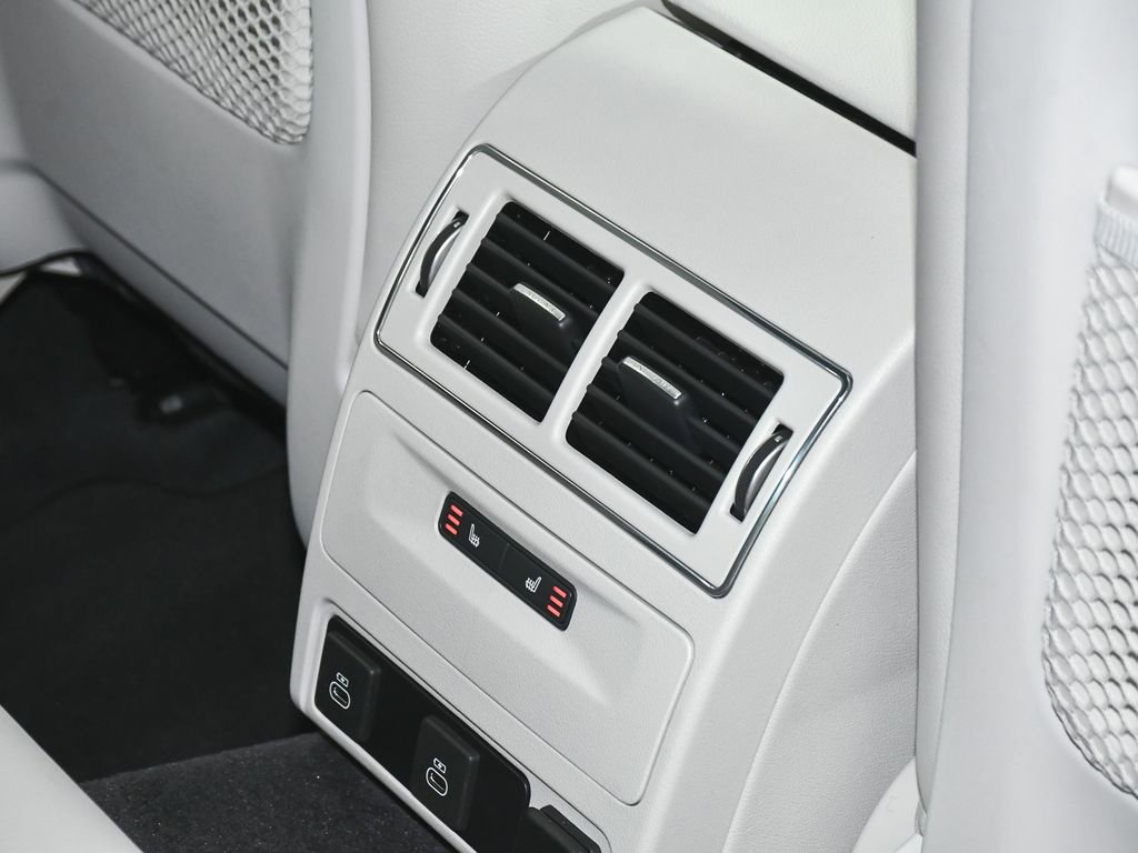 Used 2024 Jaguar XF R-Dynamic SE image 55