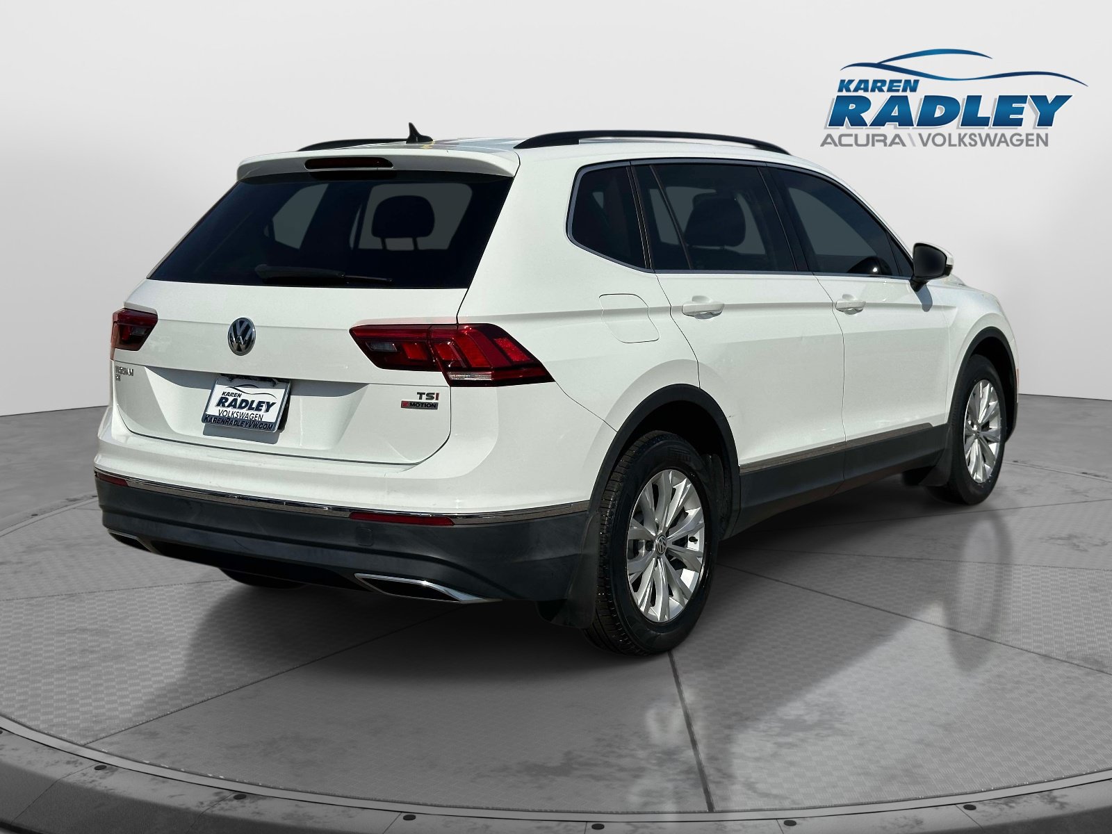 Used 2018 Volkswagen Tiguan SE w/ Panoramic Sunroof Package AWD/4WD image 2