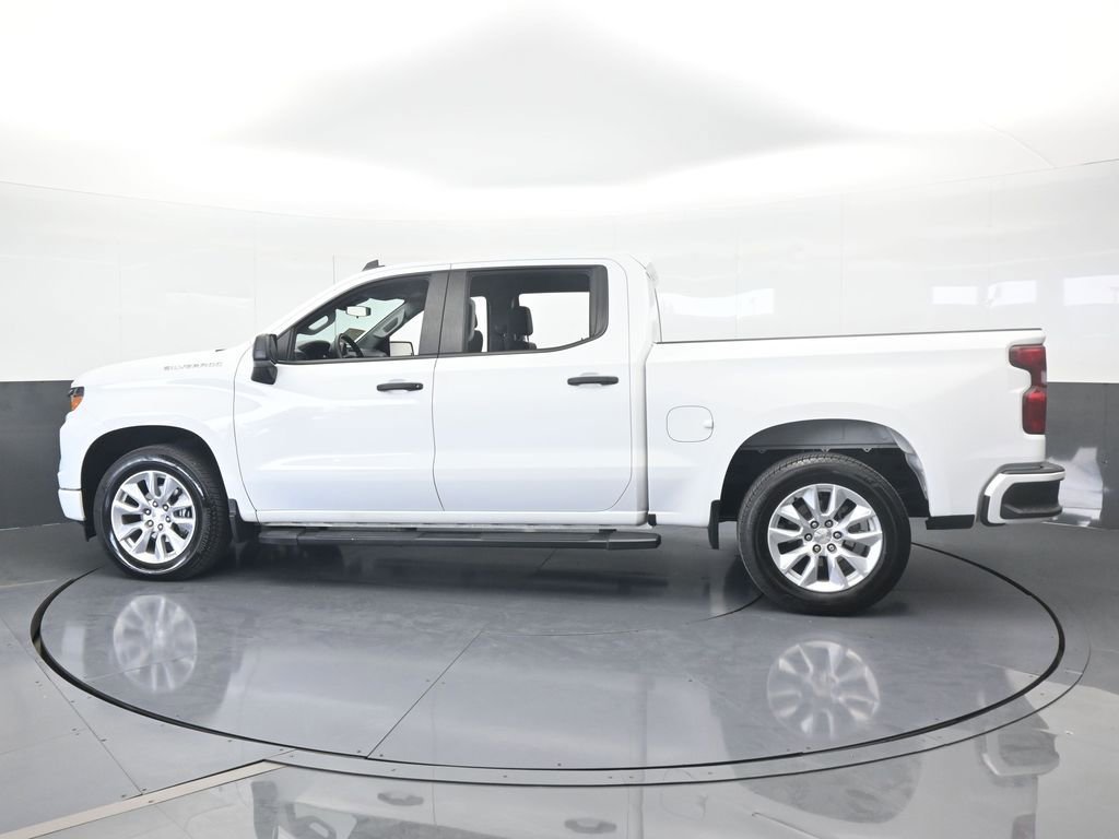 Used 2023 Chevrolet Silverado 1500 Custom image 3