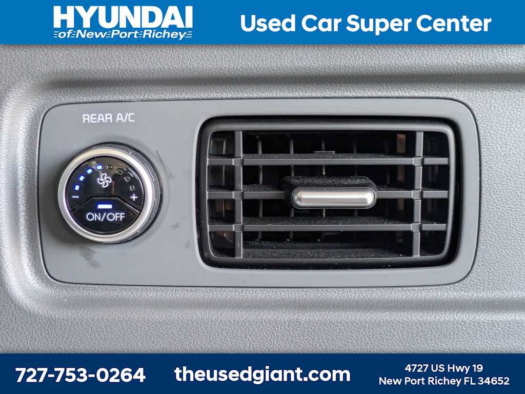 Used 2026 Hyundai Santa Fe SEL w/ Tow & Go Package FWD image 16