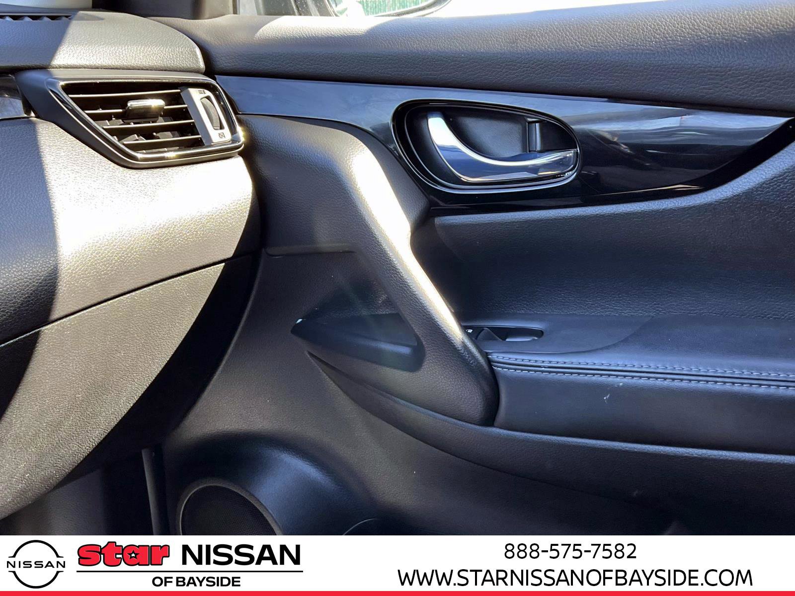 Used 2017 Nissan Rogue Sport SV AWD/4WD image 34