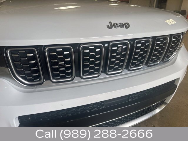 Used 2021 Jeep Grand Cherokee L Summit w/ Luxury Tech Group V AWD/4WD image 9