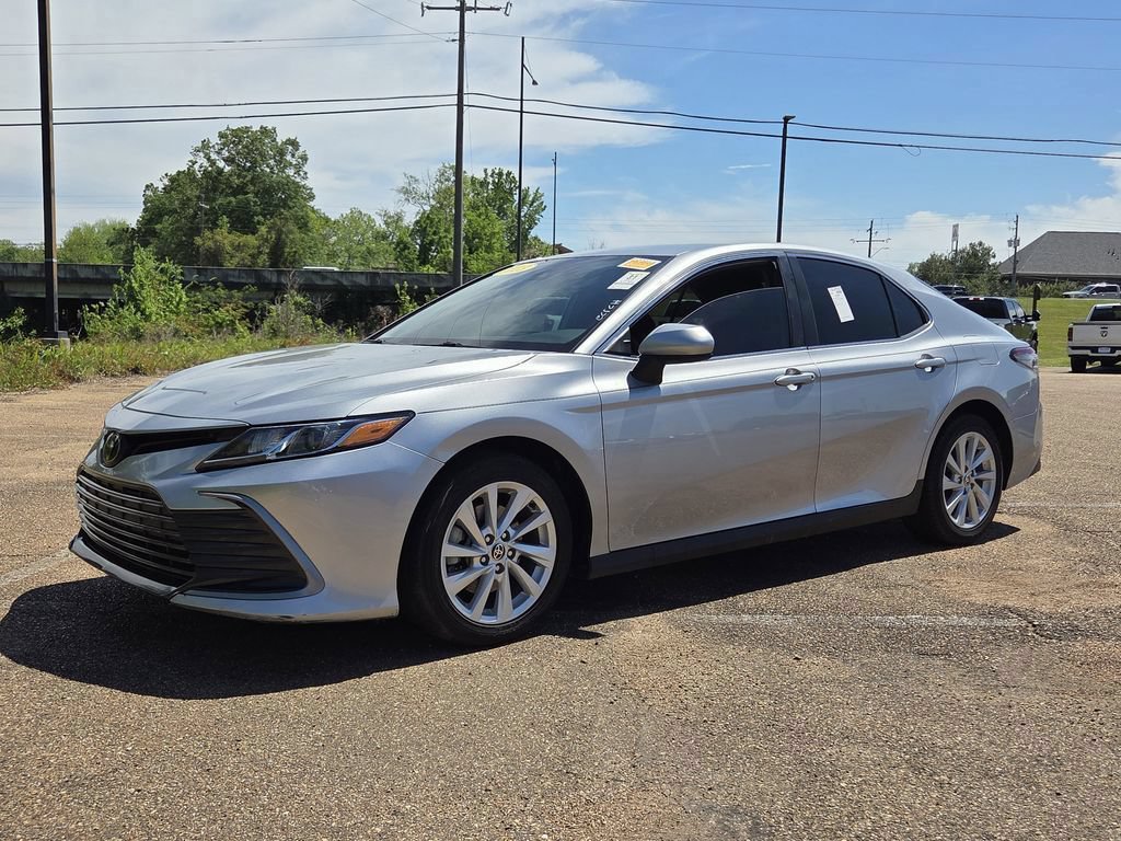 Used 2023 Toyota Camry LE FWD image 2