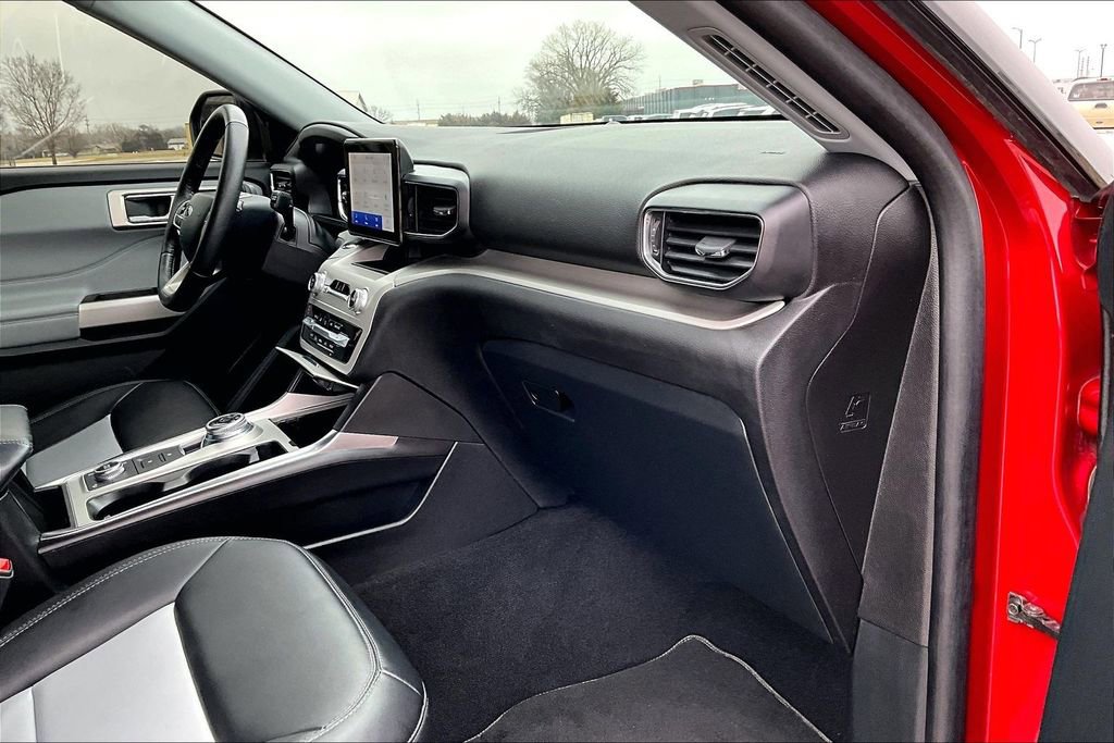 Used 2024 Ford Explorer XLT w/ Equipment Group 202A image 14