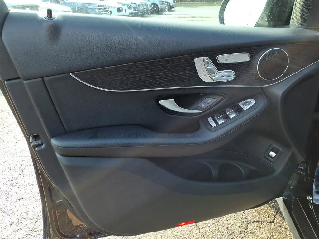 Used 2022 Mercedes-Benz GLC 300 4MATIC image 13