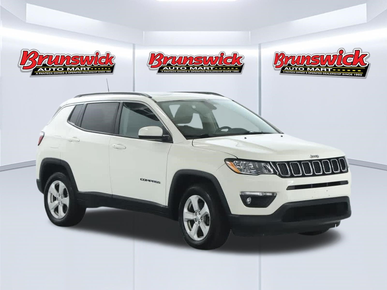 Used 2017 Jeep Compass Latitude w/ Popular Equipment Group AWD/4WD image 9