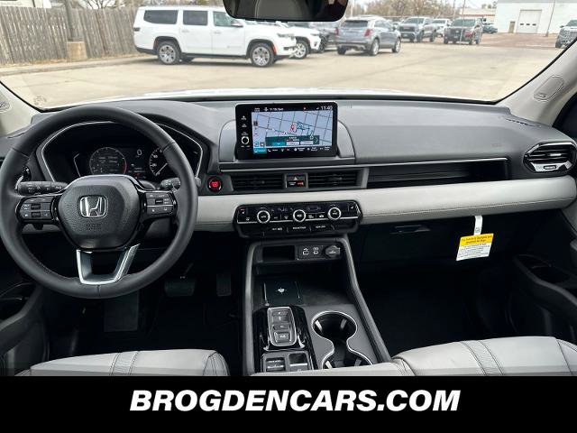 New 2025 Honda Pilot Touring image 9