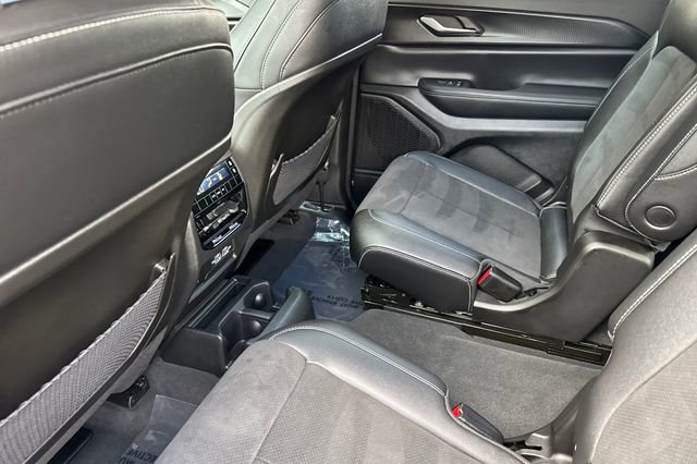 Used 2024 Jeep Grand Cherokee L Altitude AWD/4WD image 14