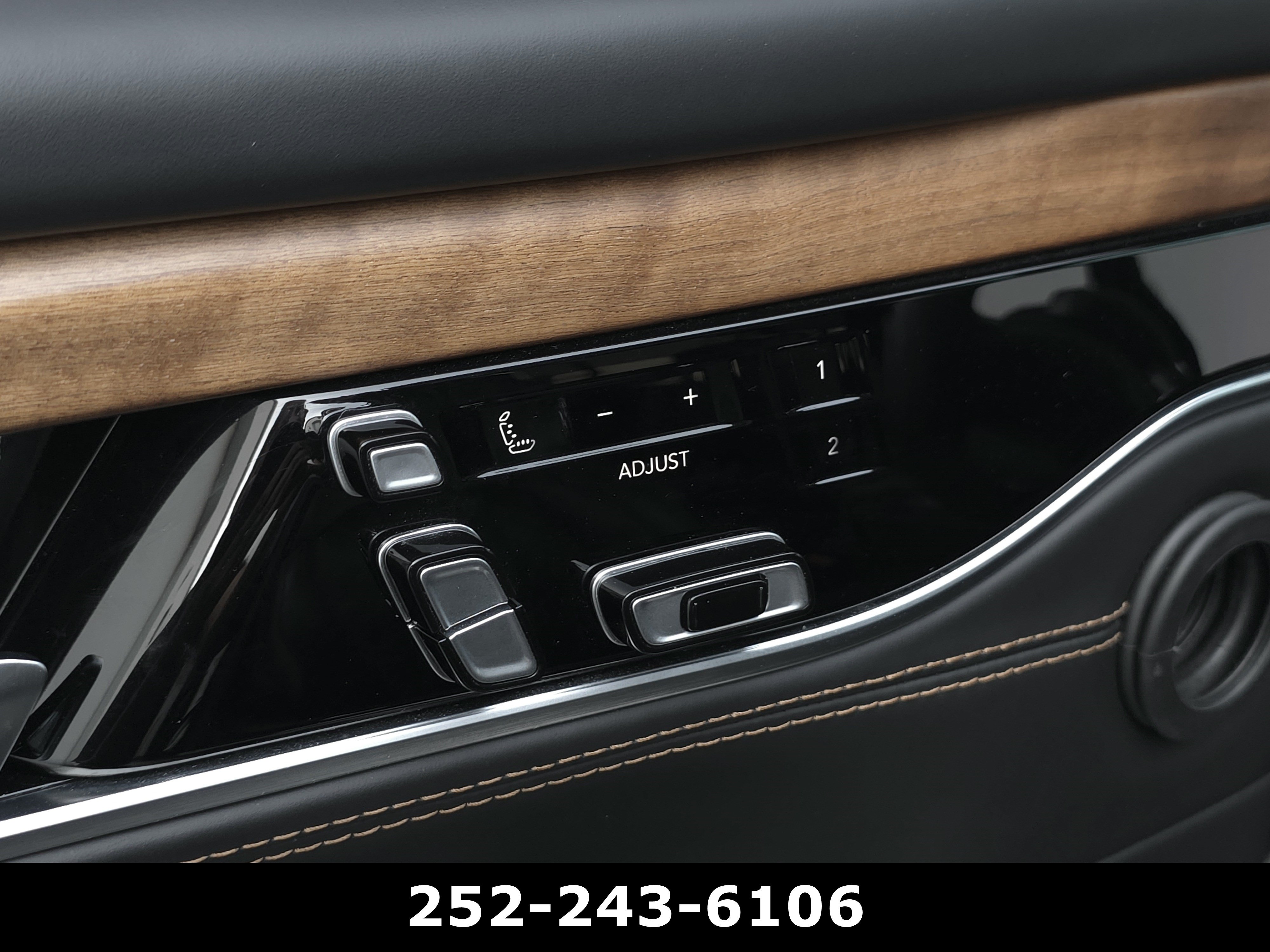 Used 2023 Jeep Grand Wagoneer Series III AWD/4WD image 36