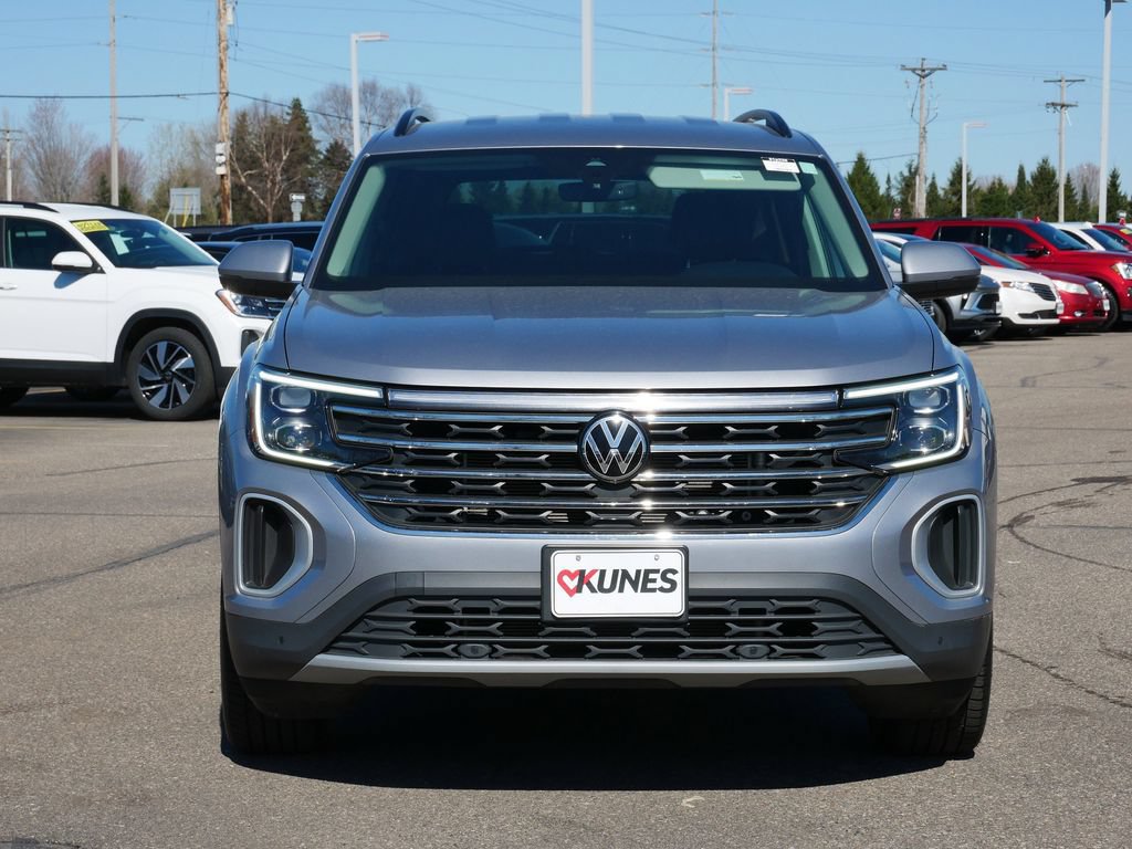 Used 2025 Volkswagen Atlas SE AWD/4WD image 2
