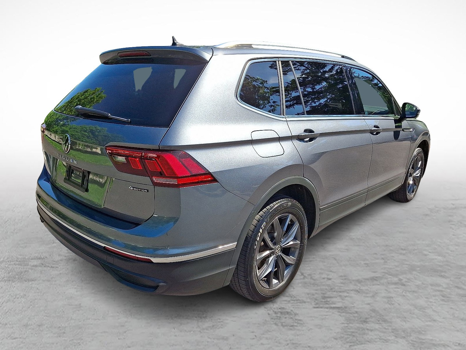 Used 2022 Volkswagen Tiguan SE AWD/4WD image 6