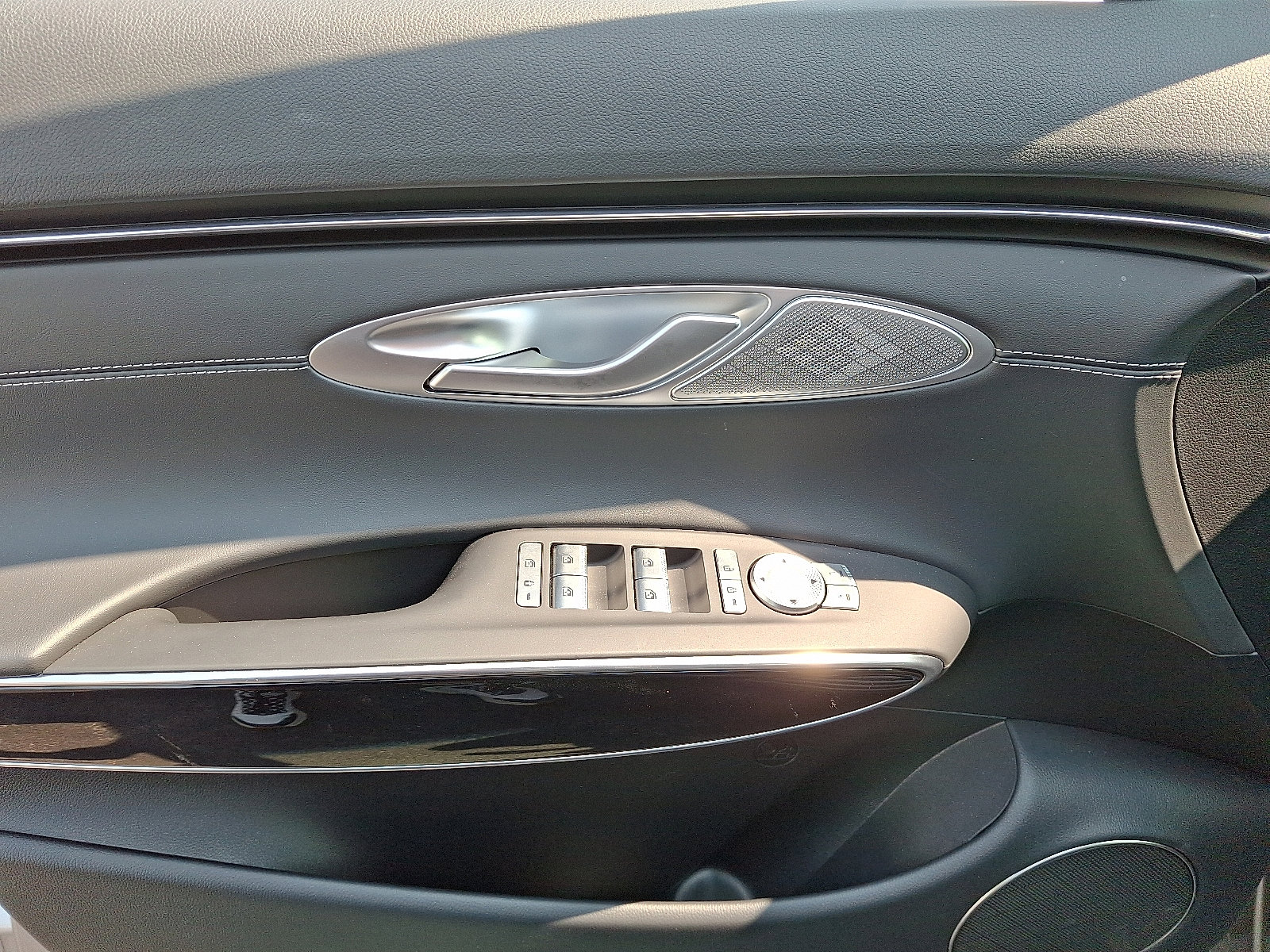 Used 2025 Genesis GV70 2.5T image 12