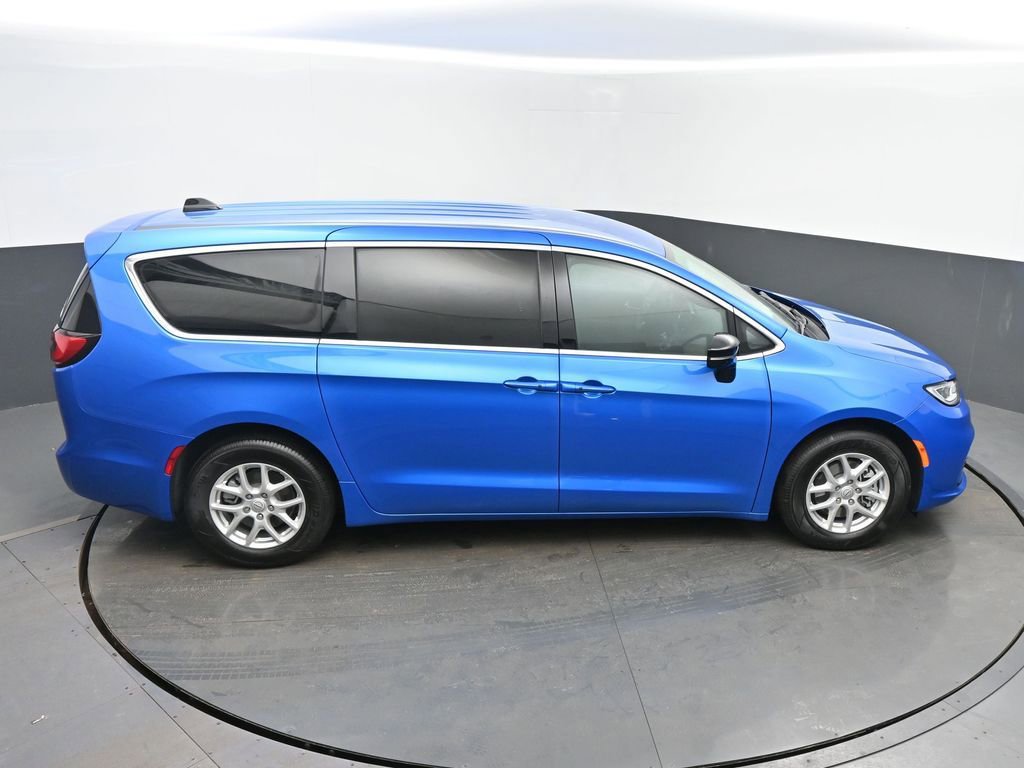 New 2026 Chrysler Pacifica Select image 43