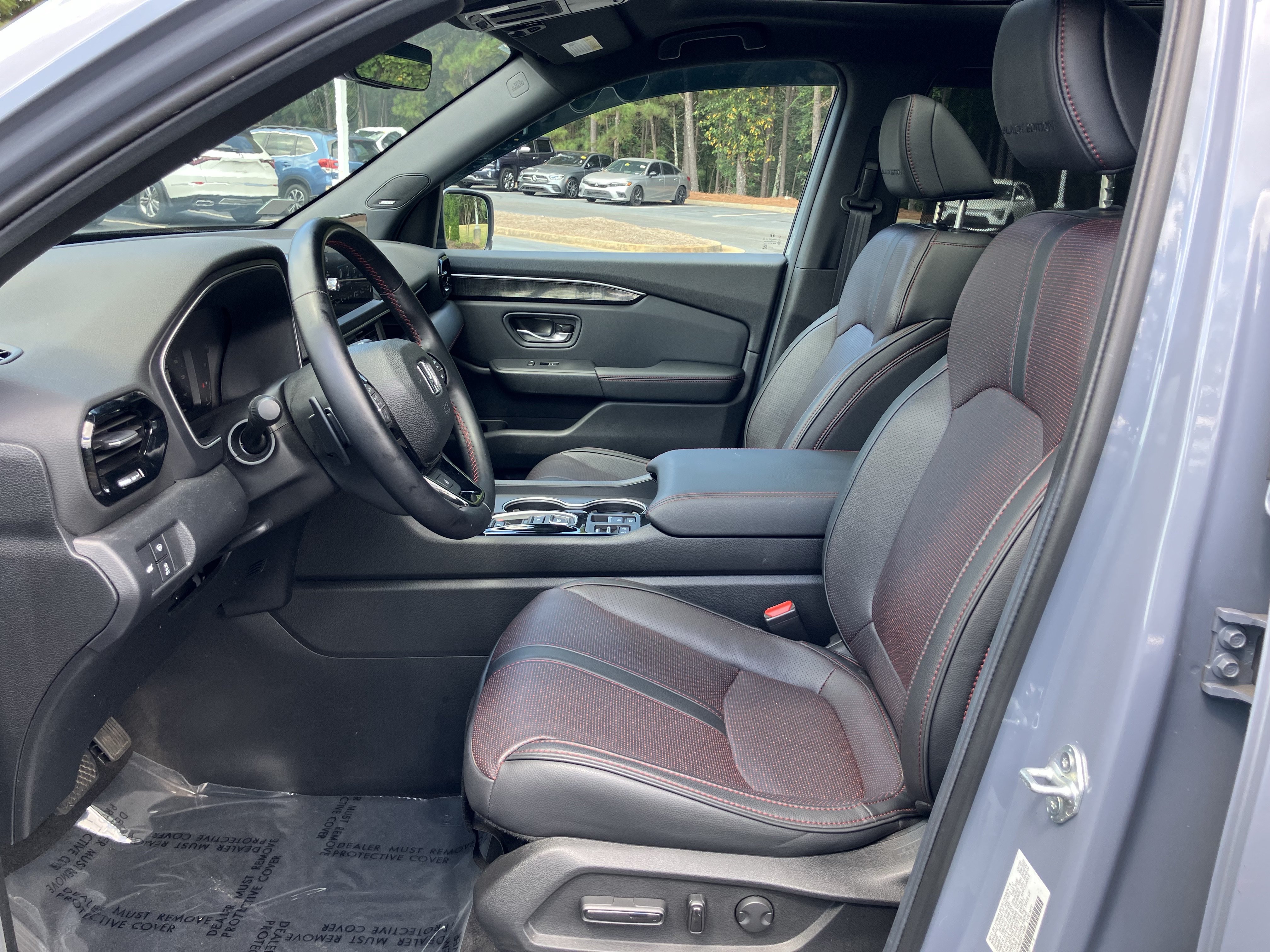 Certified 2025 Honda Pilot Black Edition image 16