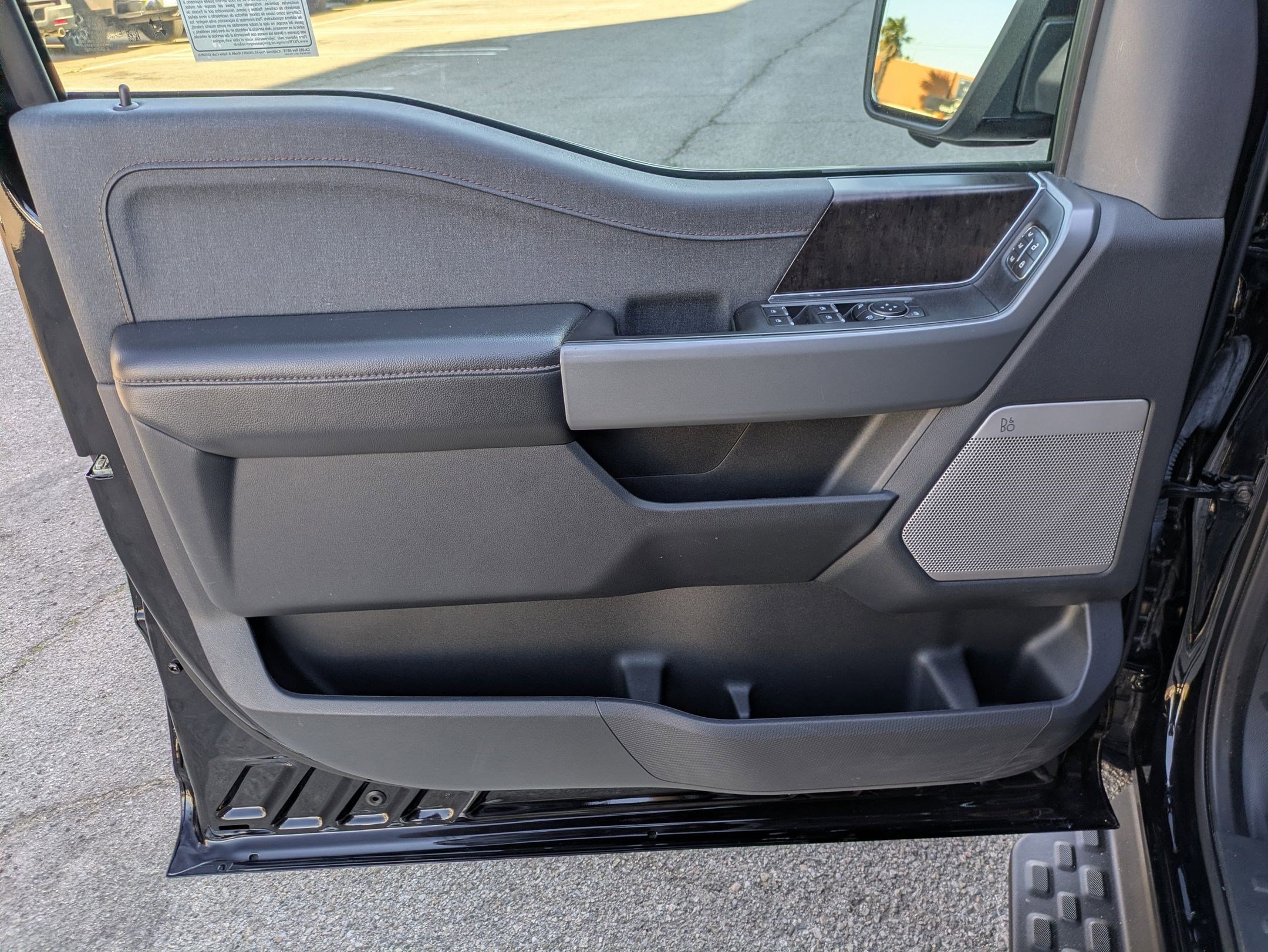 Used 2023 Ford F150 Lightning Lariat image 10