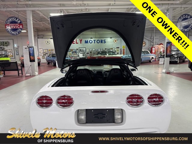 Used 2004 Chevrolet Corvette Coupe w/ Roof Package image 21