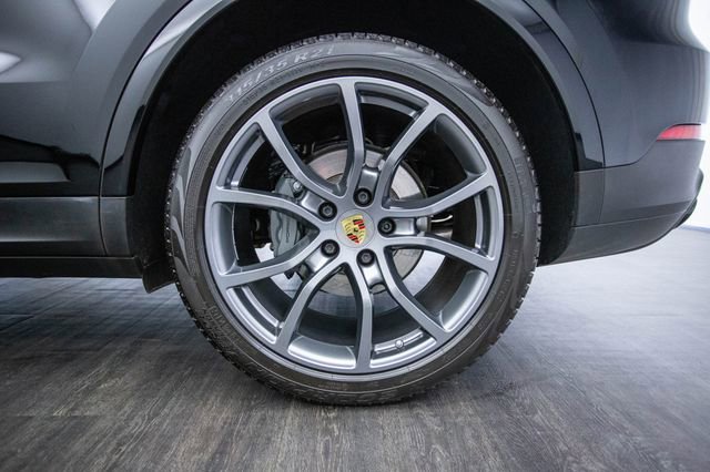 Used 2019 Porsche Cayenne S w/ Premium Plus Package image 46