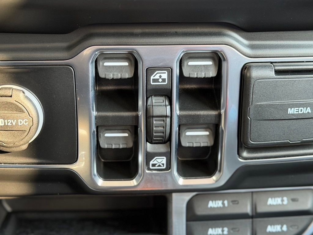 Used 2022 Jeep Wrangler Unlimited Sahara w/ Cold Weather Group image 14