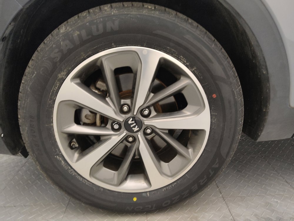 Used 2020 Kia Sorento LX image 31