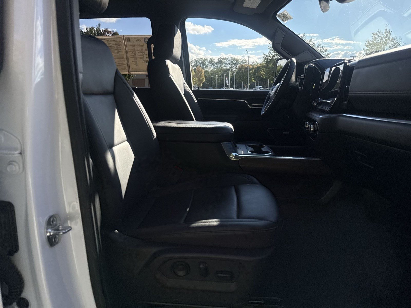 Used 2025 GMC Sierra 2500 SLT w/ SLT Premium Package AWD/4WD image 25