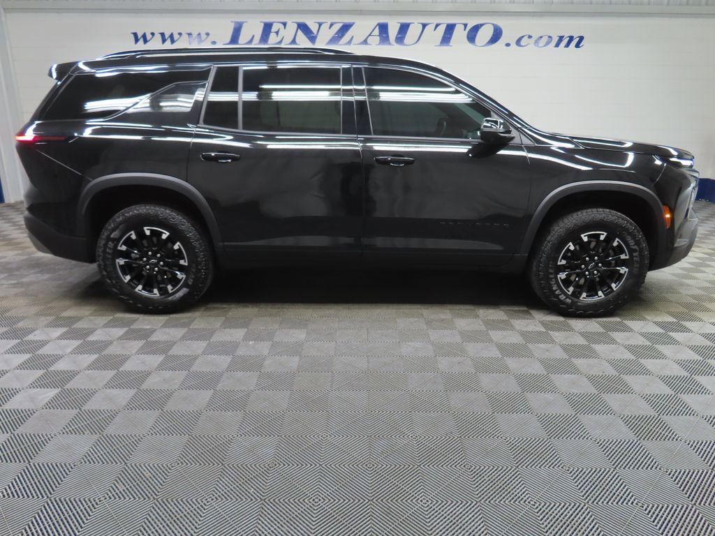 Used 2024 Chevrolet Traverse Z71 w/ LPO, Floor Liner Package AWD/4WD image 2